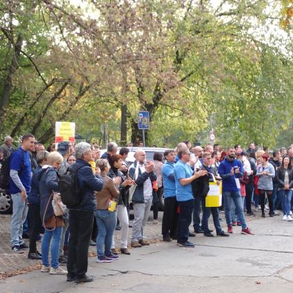 Demonstráció a debreceni TEVA előtt