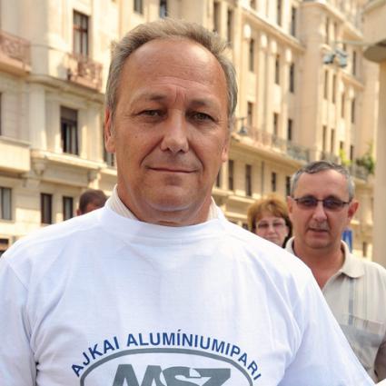 A szakszervezetek felsorakoztak a tapolcai jelölt mögé