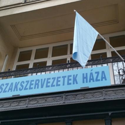Vegyészek a tanárok mögött