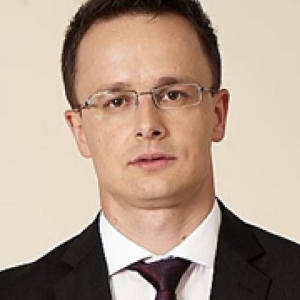 Szíjjártó bevallotta: nyugdíjat csak a nyugdíjkorhatár elérése után lehet fizetni