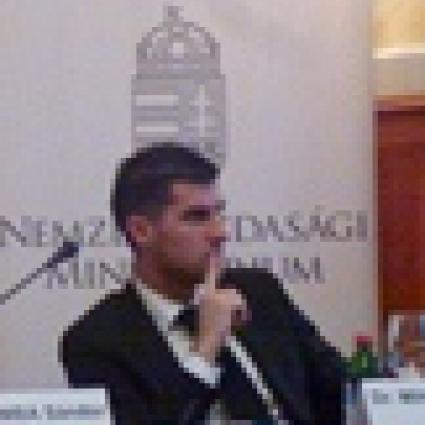 Gyárlátogatás a miniszteri biztosnak - A kormány nem számol a fizikai munkásokkal